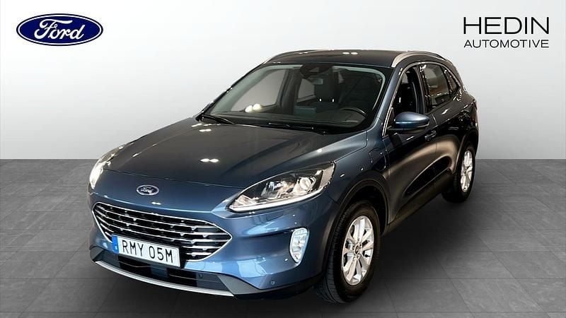 Blå (blue) Begagnad 2022 Ford Kuga Titanium SUV | 259 900 kr (Marknadspris) - Bild 1/4