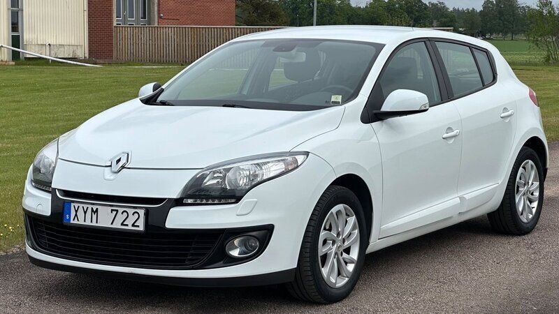 Vit Begagnad 2012 Renault Mégane III Halvkombi | 79 900 kr (Lite dyr) - Bild 1/4