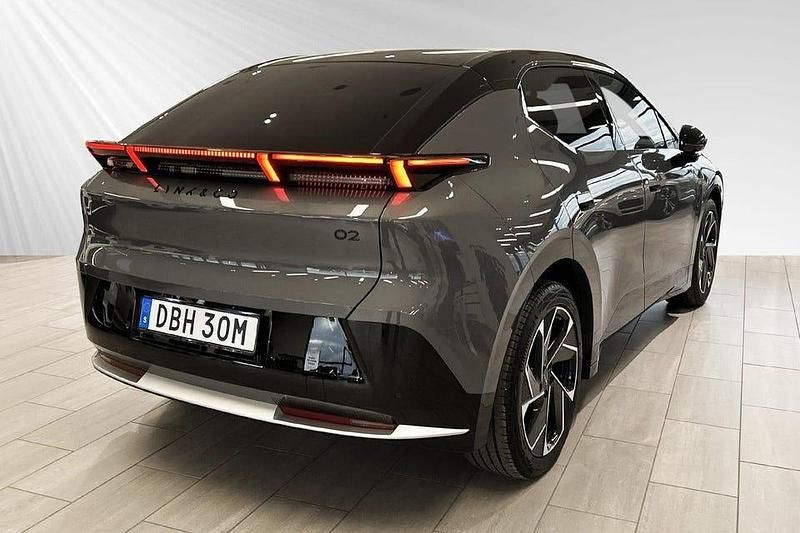 Begagnad Lynk & Co 02 2025 Halvkombi
