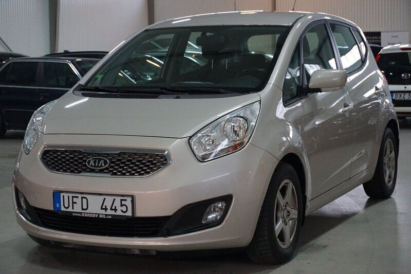 Silver Begagnad 2011 Kia Venga 4 Halvkombi | 58 900 kr (Bra pris) - Bild 1/4