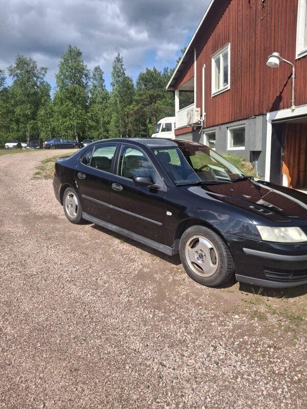 Svart Begagnad 2005 Saab 9-3 Linear Sedan | 12 000 kr (Superpris) - Bild 1/4