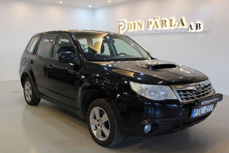 Svart Begagnad 2011 Subaru Forester SUV | 54 900 kr (Marknadspris) - Bild 1/4