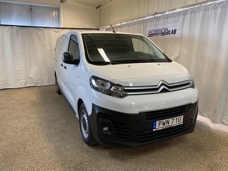 Vit (icy white) Begagnad 2023 Citroën e-Jumpy Business Class Minibuss | 499 000 kr (Lite dyr) - Bild 1/4