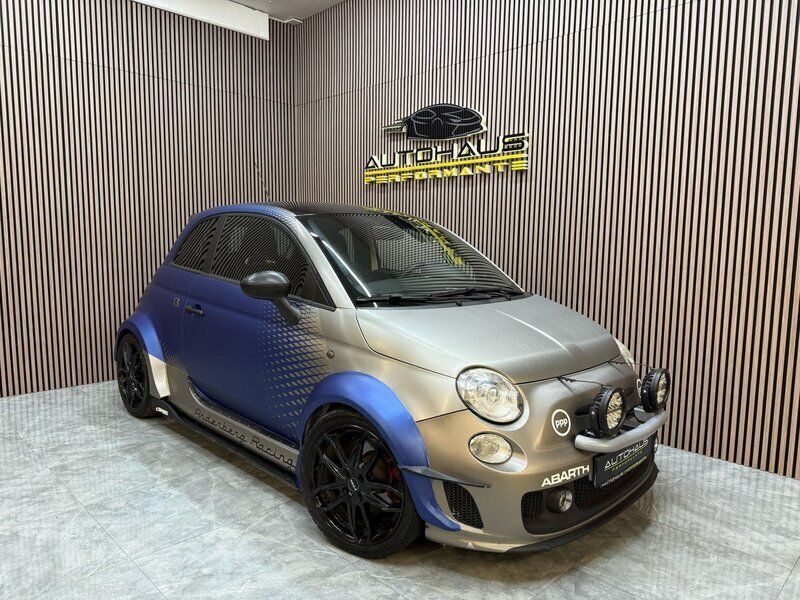 Flerfärgad (blå) Begagnad 2013 Abarth 500 Halvkombi | 99 900 kr - Bild 1/4