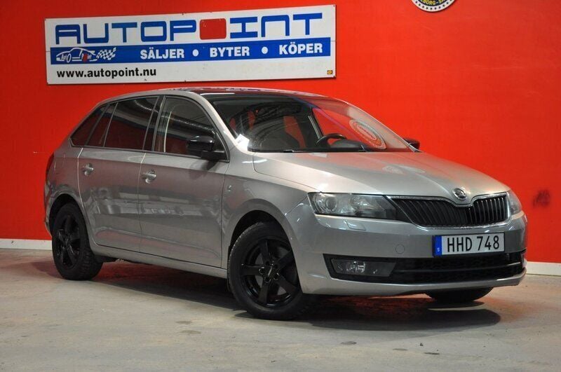 Ljusbrun (brun) Begagnad 2014 Skoda Rapid Style Halvkombi | 98 700 kr (Marknadspris) - Bild 1/4