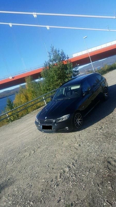 Svart Begagnad 2011 BMW 320 Kombi | 80 000 kr (Marknadspris) - Bild 1/1