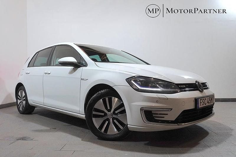 Begagnad VW e-Golf 100 kW (136 HK) 2019 Vit Halvkombi