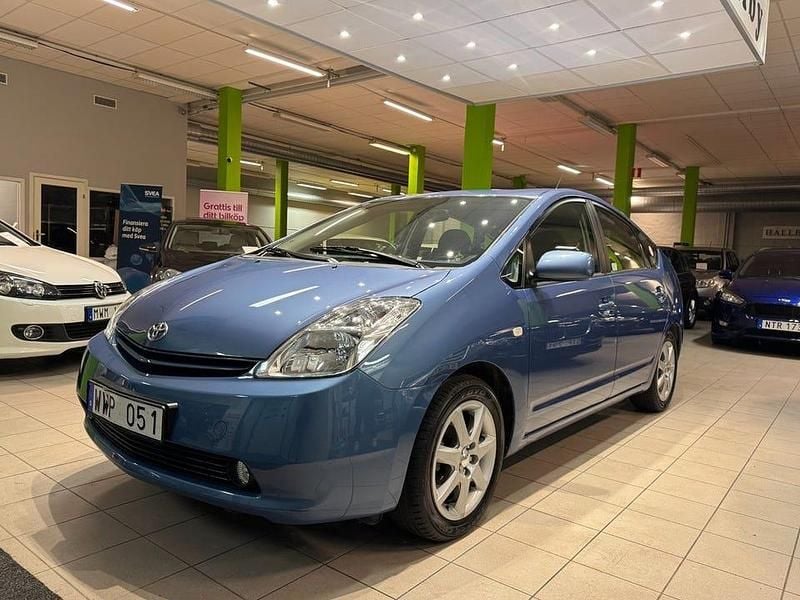Begagnad Toyota Prius 112 HK (82 kW) 2005 Blå Halvkombi