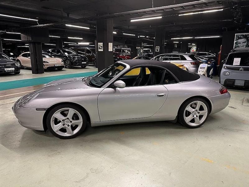 Begagnad Porsche 911 Carrera Cabriolet 300 HK (220 kW) 1999 Grå Cab