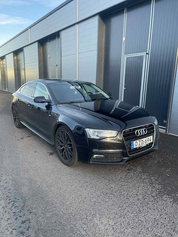 Svart Begagnad 2015 Audi A5 Comfort Sportkupé | 125 000 kr (Marknadspris) - Bild 1/4