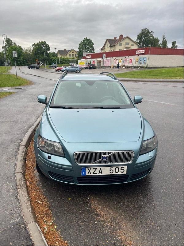Blå Begagnad 2007 Volvo V50 Kinetic Kombi | 24 000 kr (Marknadspris) - Bild 1/4