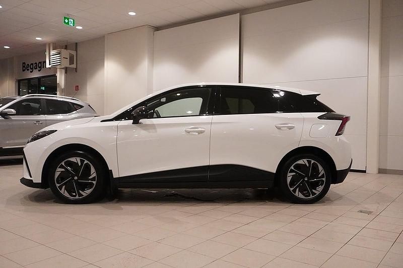 Begagnad MG MG4 EV Luxury 150 kW (204 HK) 2022 Dover white Halvkombi