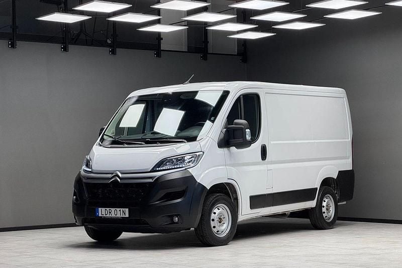 Vit Begagnad 2023 Citroën Jumper Minibuss | 229 900 kr (Marknadspris) - Bild 1/3