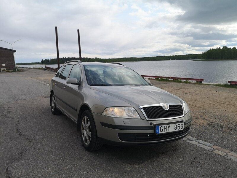 Brun Begagnad 2008 Skoda Octavia Kombi | 12 000 kr (Superpris) - Bild 1/2