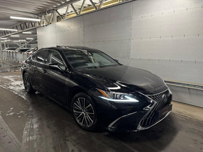 Svart Begagnad 2022 Lexus ES300H Limited Edition Sedan | 249 900 kr - Bild 1/4