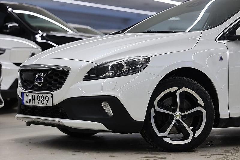 Begagnad Volvo V40 Ocean Race 150 HK (110 kW) 2014 Vit Halvkombi