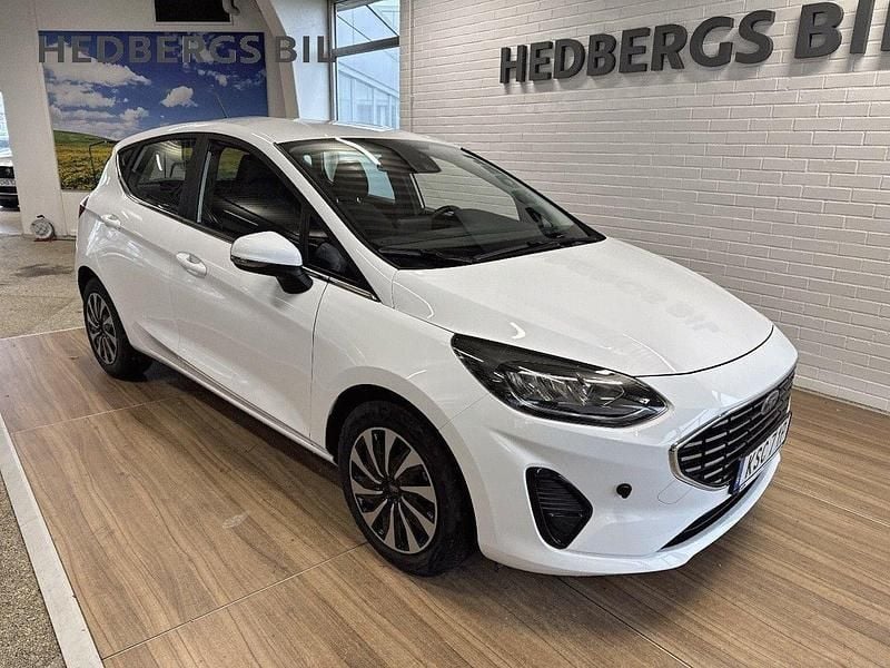 Vit Begagnad 2022 Ford Fiesta Halvkombi | 164 900 kr - Bild 1/4