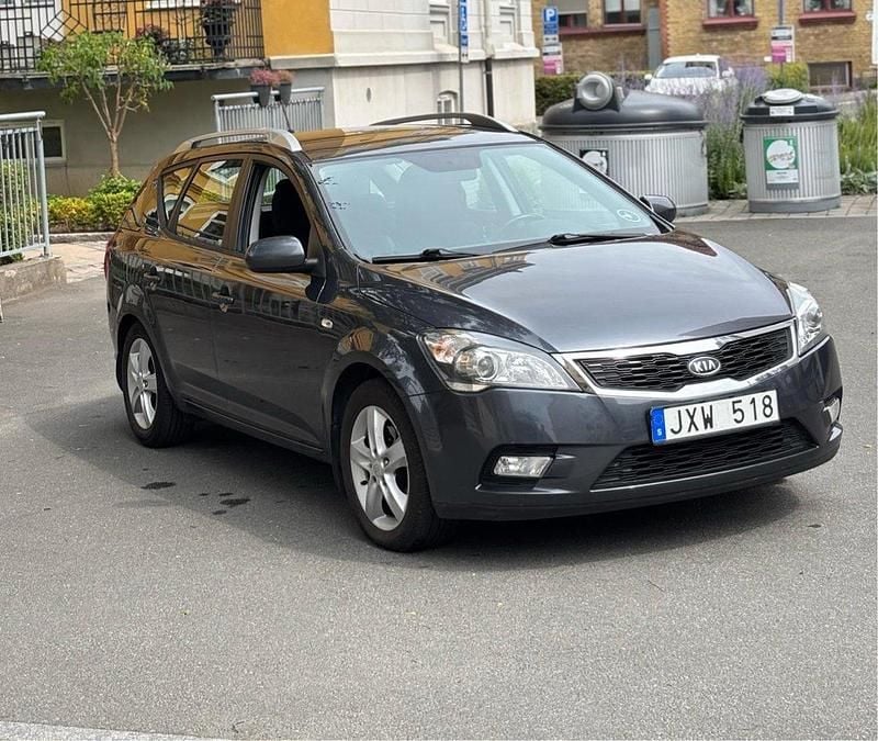 Grå Begagnad 2010 Kia Ceed Sportswagon 4 Kombi | 74 000 kr (Bra pris) - Bild 1/4