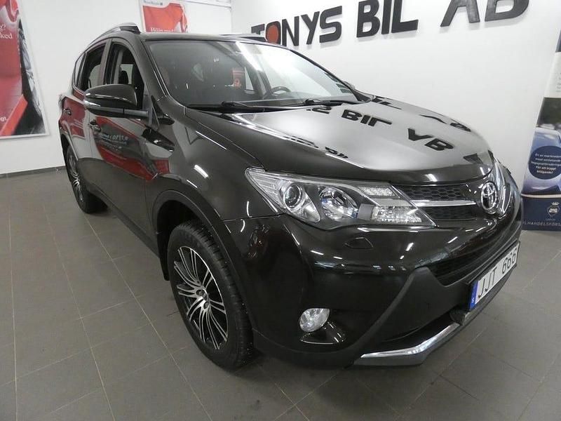 Svart (brun) Begagnad 2014 Toyota RAV4 Active SUV | 139 900 kr (Bra pris) - Bild 1/4
