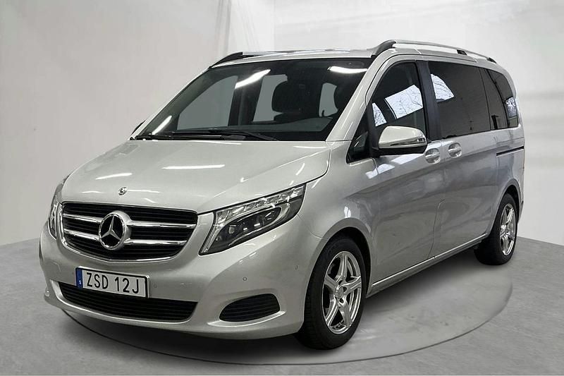 Silver Begagnad 2018 Mercedes V250 Minibuss | 279 000 kr (Marknadspris) - Bild 1/4