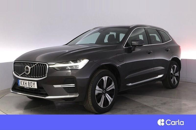 Grå Begagnad 2025 Volvo XC60 Plus SUV | 599 900 kr (Dyr) - Bild 1/3