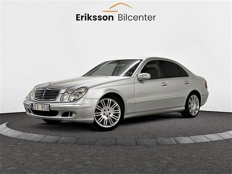 Silver Begagnad 2005 Mercedes E200 Classic Sedan | 29 900 kr (Lite dyr) - Bild 1/4