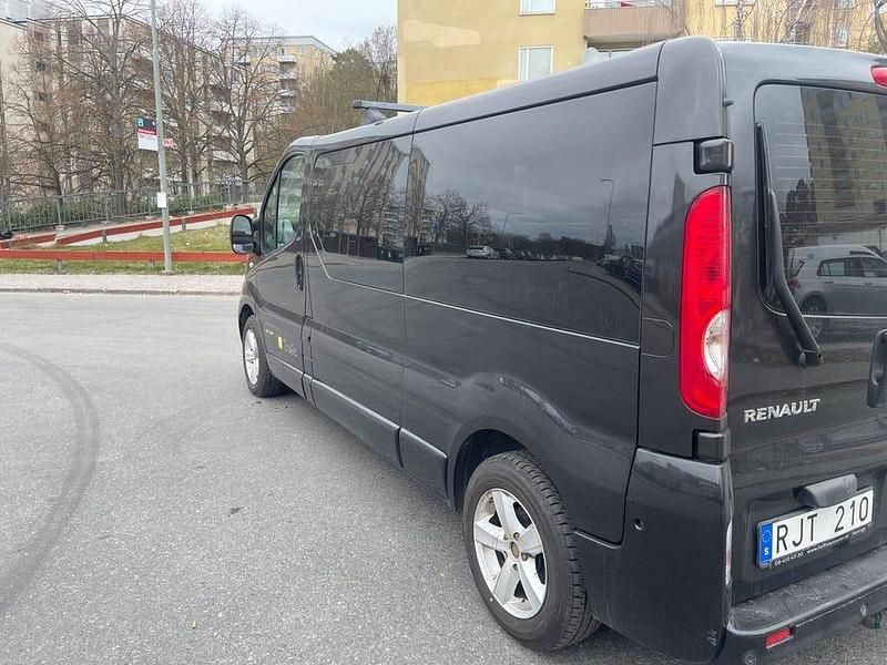 Begagnad Renault Trafic 146 HK (107 kW) 2011 Svart Minibuss