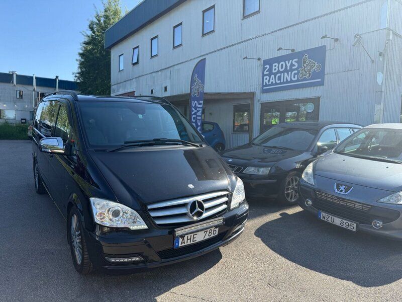 Svart Begagnad 2011 Mercedes Viano Minibuss | 185 000 kr (Marknadspris) - Bild 1/4