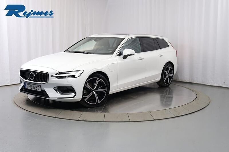 Vit (crystal vit metallic) Begagnad 2022 Volvo V60 Plus Kombi | 379 900 kr (Lite dyr) - Bild 1/4