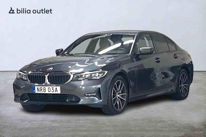 Grå Begagnad 2020 BMW 330e Sedan | 264 900 kr (Superpris) - Bild 1/1