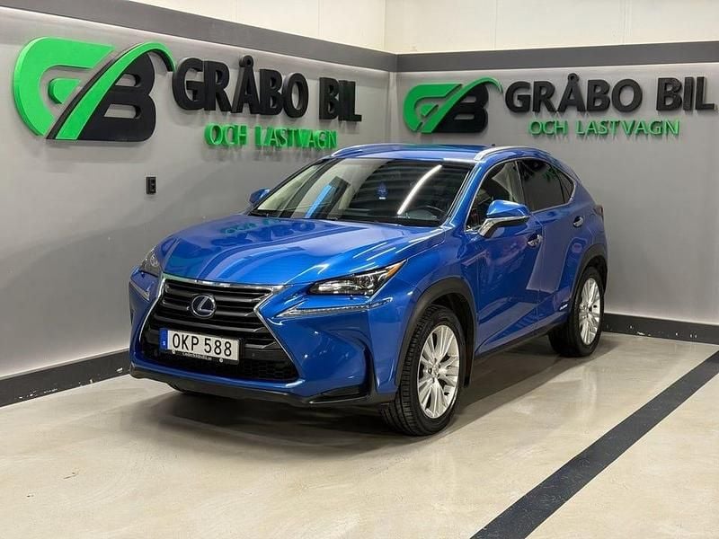 Blå Begagnad 2017 Lexus NX300h SUV | 219 900 kr (Marknadspris) - Bild 1/4