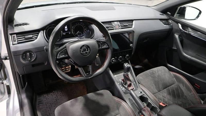 Begagnad Skoda Octavia RS 245 HK (180 kW) 2019 Silver Halvkombi