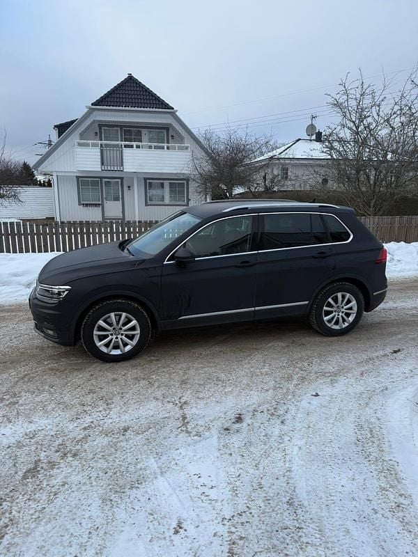 Begagnad VW Tiguan 190 HK (139 kW) 2020 Mattsvart folierad, vit orginal under folie SUV