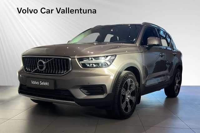Grå Begagnad 2021 Volvo XC40 Inscription SUV | 339 000 kr (Marknadspris) - Bild 1/3