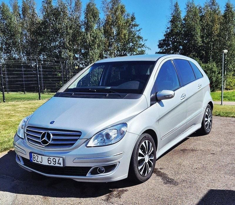 Silver Begagnad 2007 Mercedes B170 Minibuss | 44 900 kr (Marknadspris) - Bild 1/4
