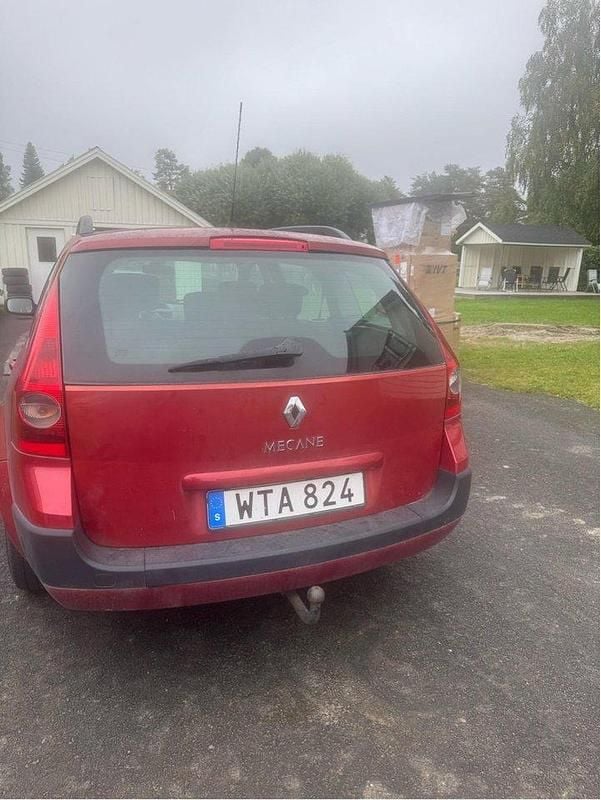 Röd Begagnad 2005 Renault Mégane GrandTour Kombi | 17 000 kr (Marknadspris) - Bild 1/4