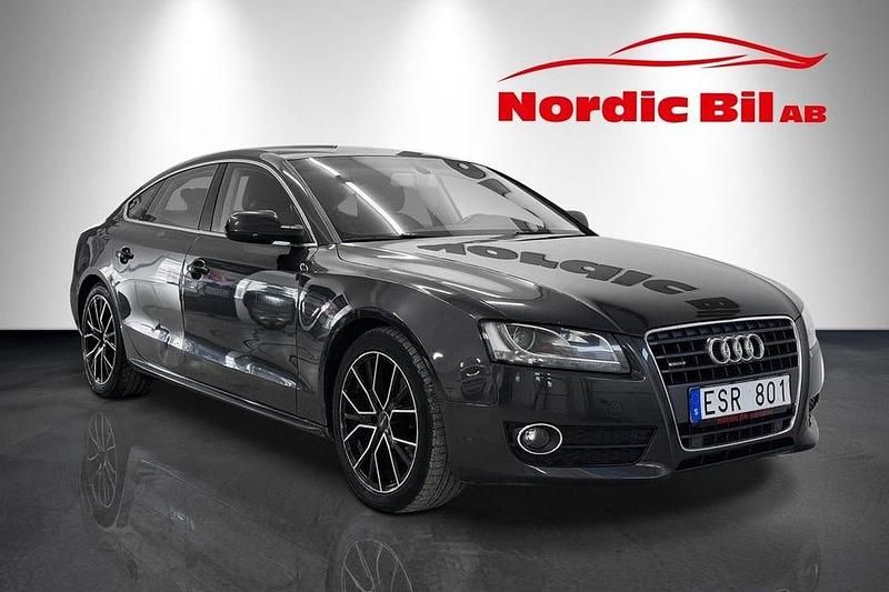 Grå Begagnad 2011 Audi A5 Sportback Comfort Halvkombi | 109 900 kr (Marknadspris) - Bild 1/4