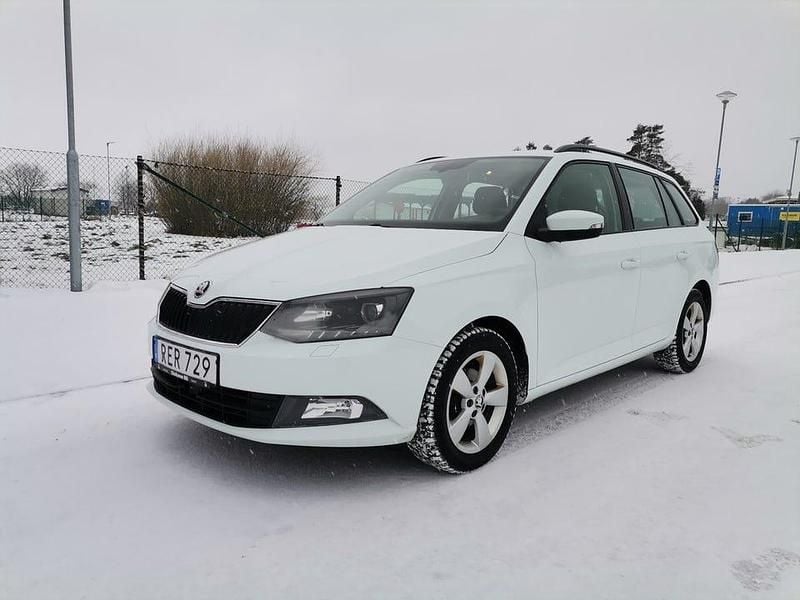 Vit Begagnad 2017 Skoda Fabia Style Kombi | 89 900 kr (Bra pris) - Bild 1/4