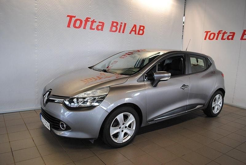 Grå Begagnad 2015 Renault Clio IV Halvkombi | 89 000 kr (Marknadspris) - Bild 1/4