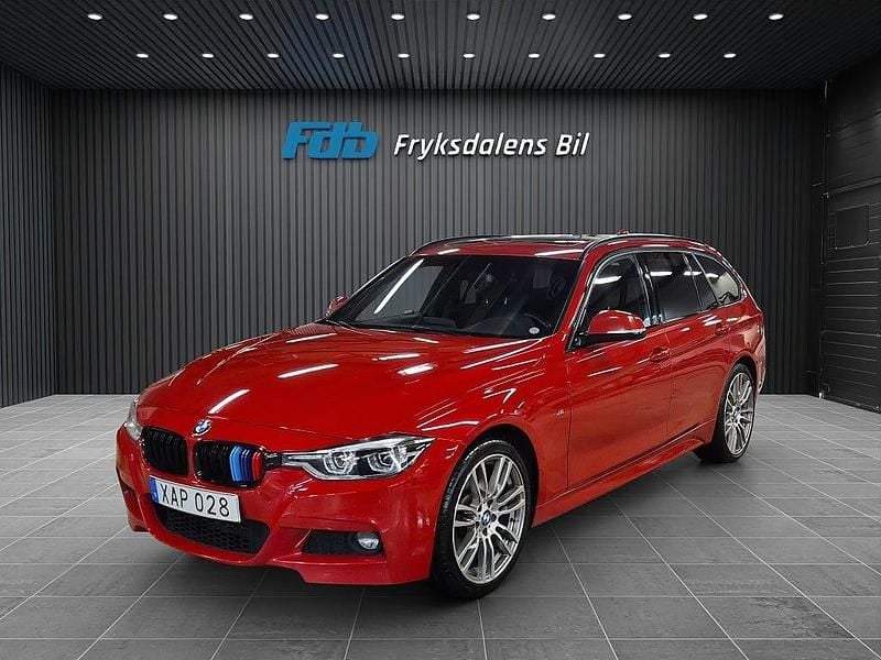 Röd Begagnad 2016 BMW 330 M Sport Kombi | 199 900 kr (Marknadspris) - Bild 1/4