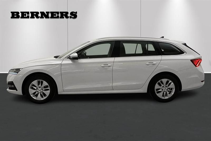 Begagnad Skoda Octavia Ambition 112 HK (82 kW) 2021 Vit Kombi