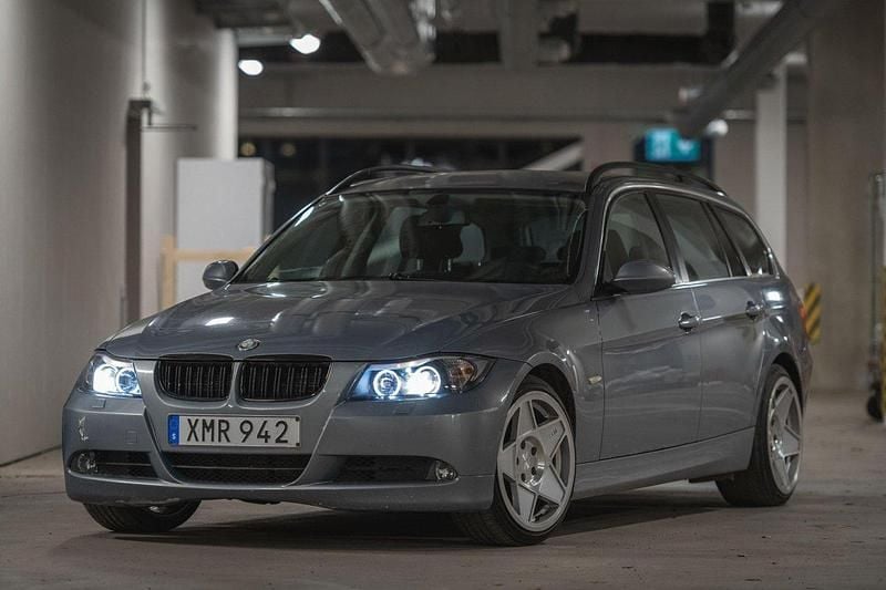 Grå Begagnad 2006 BMW 325 Kombi | 37 000 kr (Lite dyr) - Bild 1/4