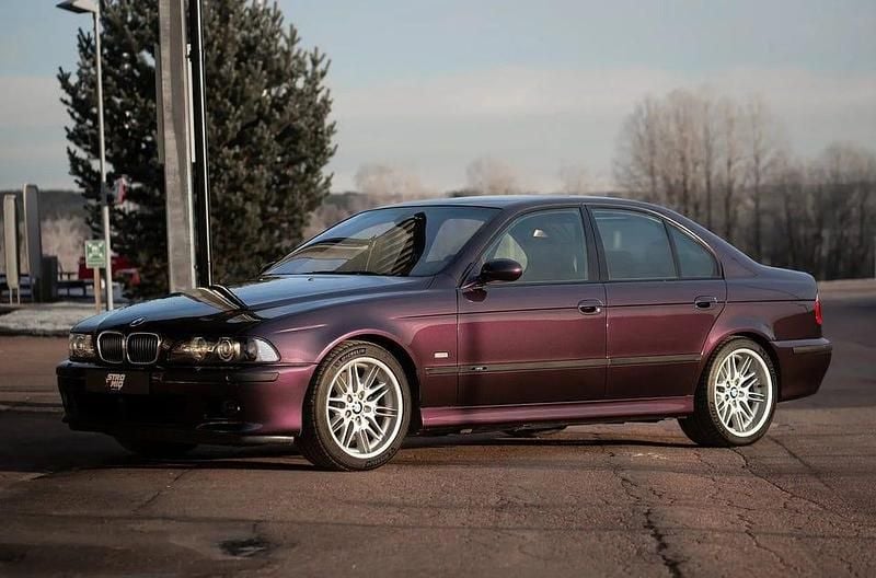 Lila Begagnad 2002 BMW M5 Sedan | 360 000 kr - Bild 1/4