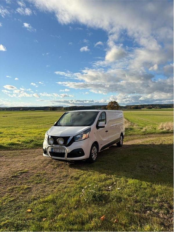 Vit Begagnad 2017 Nissan NV300 Van | 105 000 kr (Marknadspris) - Bild 1/4