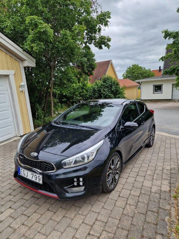 Svart Begagnad 2014 Kia ProCeed GT Halvkombi | 92 000 kr (Lite dyr) - Bild 1/4
