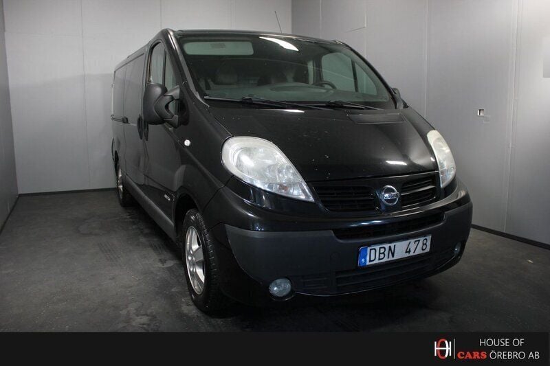 Svart Begagnad 2011 Nissan Primastar Minibuss | 49 900 kr (Bra pris) - Bild 1/4