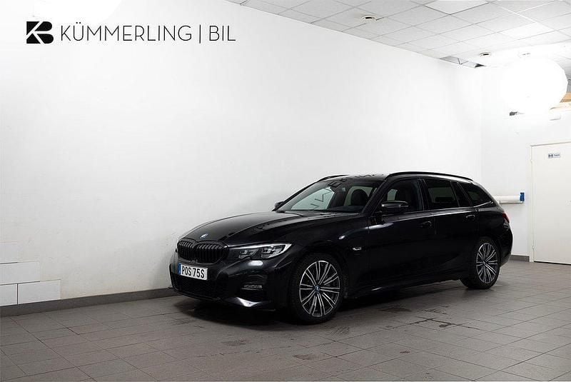 Svart Begagnad 2022 BMW 330e M Sport Kombi | 334 900 kr (Bra pris) - Bild 1/4