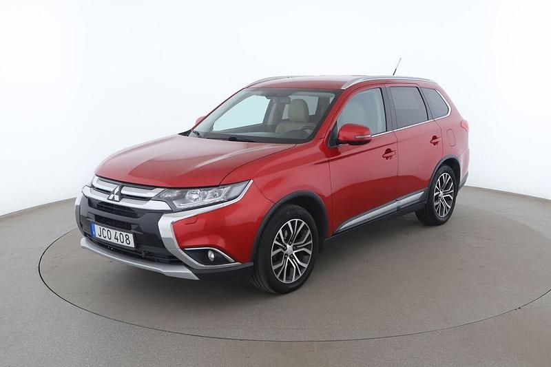 Mörkröd Begagnad 2015 Mitsubishi Outlander SUV | 153 000 kr (Marknadspris) - Bild 1/3