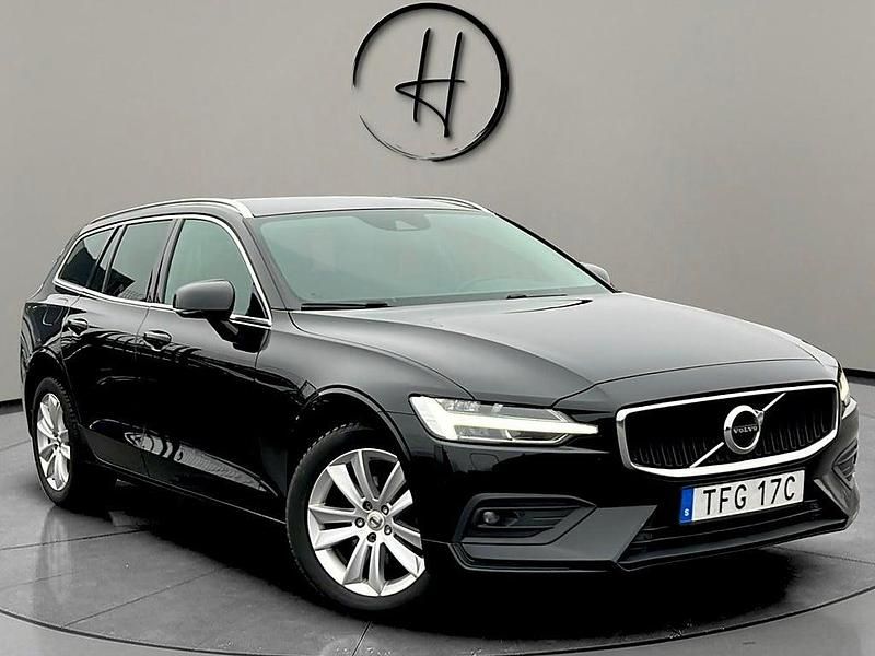 Svart Begagnad 2020 Volvo V60 Momentum Kombi | 239 900 kr (Marknadspris) - Bild 1/4