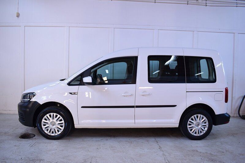 Vit Begagnad 2017 VW Caddy Life Minibuss | 124 900 kr - Bild 1/4